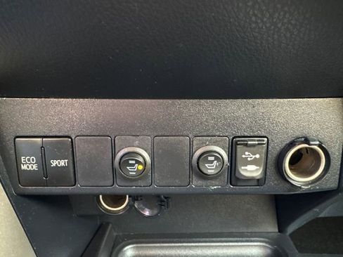 Used 2014 Toyota RAV4 XLE AWD/4WD image 33