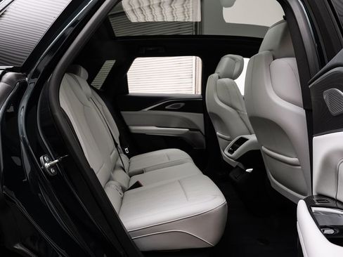 Used 2025 Cadillac Lyriq Luxury image 34