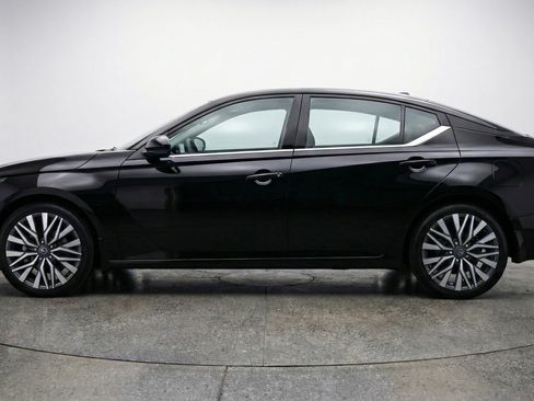 Used 2025 Nissan Altima 2.5 SV image 5
