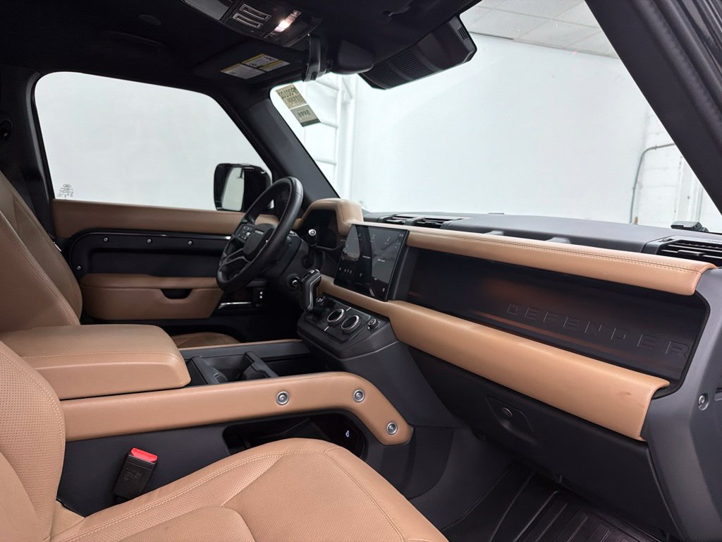 Used 2025 Land Rover Defender 110 X-Dynamic SE AWD/4WD image 31