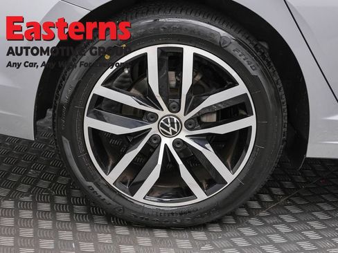 Used 2025 Volkswagen Jetta SE FWD image 29