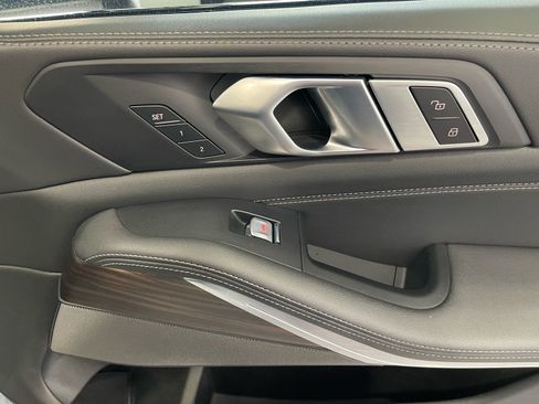 Used 2023 BMW X7 xDrive40i w/ M Sport Package AWD/4WD image 42