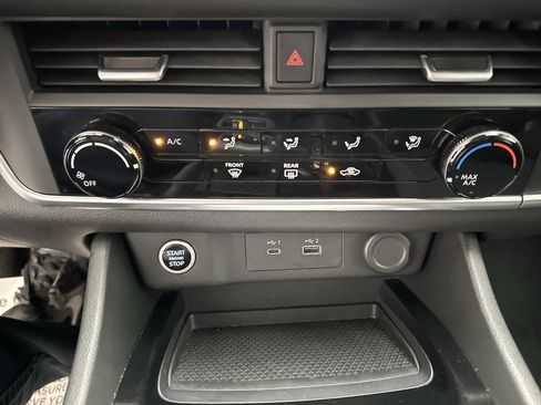 Used 2023 Nissan Rogue S AWD/4WD image 30