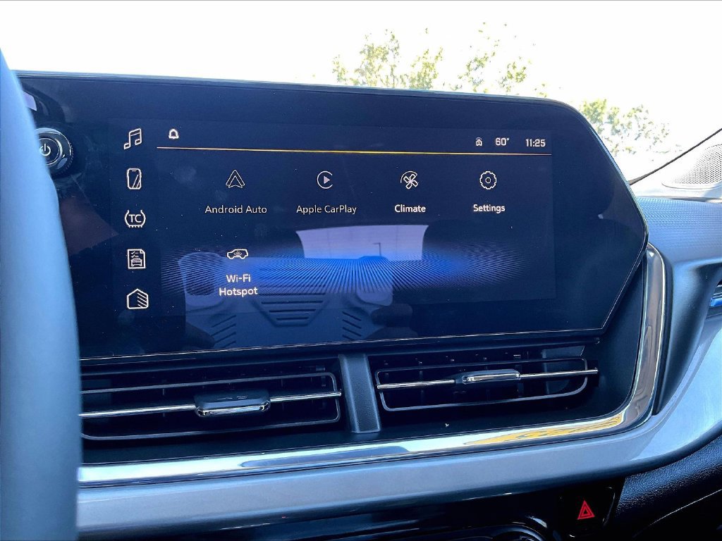 Used 2025 Chevrolet Trax LT FWD image 18