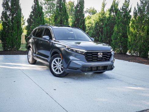 Used 2023 Honda CR-V EX image 2