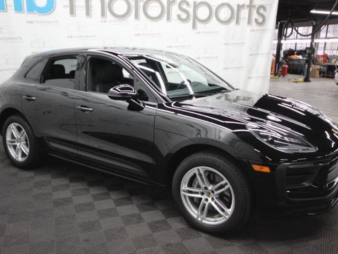 Used 2023 Porsche Macan image 7