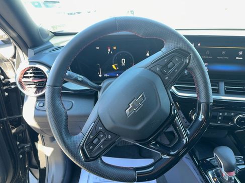 Used 2024 Chevrolet Trax RS w/ Sunroof Package image 12