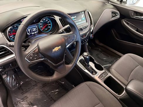 Used 2018 Chevrolet Cruze LT image 7