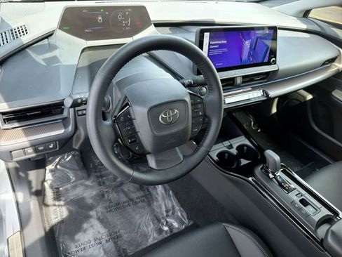 Used 2025 Toyota Prius XLE image 10