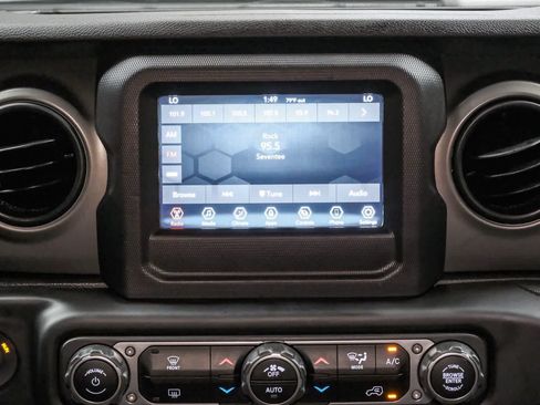 Used 2021 Jeep Gladiator Sport AWD/4WD image 15