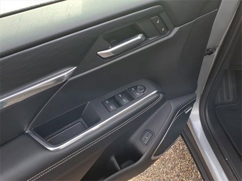 Used 2025 GMC Acadia Elevation image 17