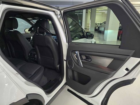 New 2025 Land Rover Discovery Sport Dynamic SE image 14