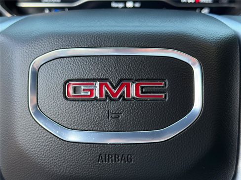 Used 2025 GMC Sierra 1500 SLT AWD/4WD image 23