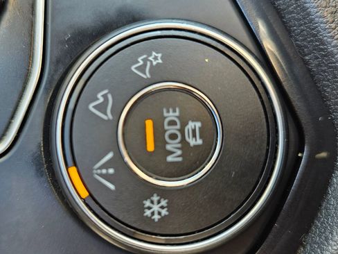 Used 2021 Volkswagen Tiguan SE R-Line image 27