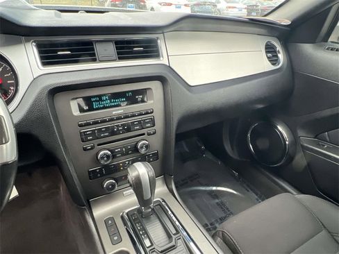 Used 2013 Ford Mustang Premium image 21
