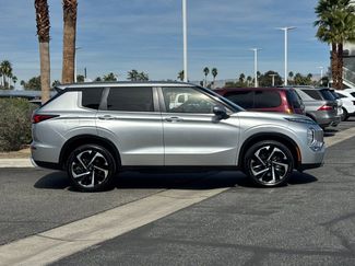 Used 2024 Mitsubishi Outlander SE video 2