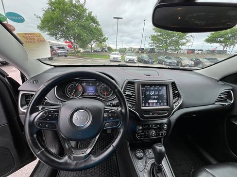 Used 2021 Jeep Cherokee Trailhawk w/ Trailer Tow Group AWD/4WD image 40