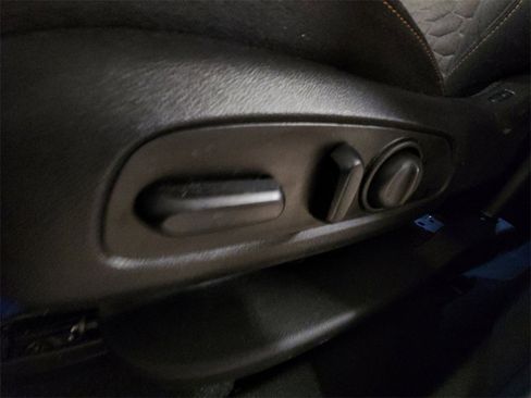 Used 2019 Chevrolet Equinox LT w/ Driver Convenience Package image 13