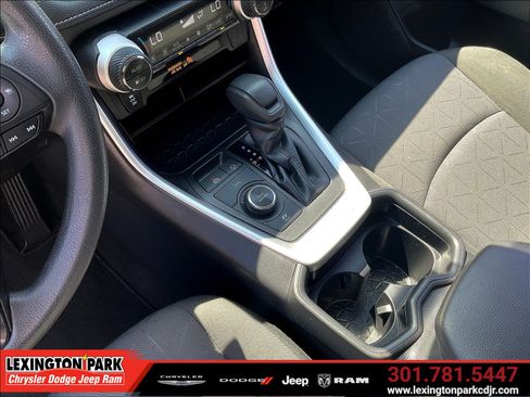 Used 2021 Toyota RAV4 XLE w/ Convenience Package AWD/4WD image 17