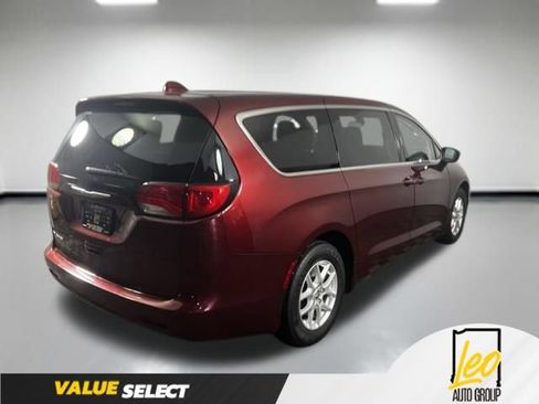 Used 2017 Chrysler Pacifica Touring FWD image 6