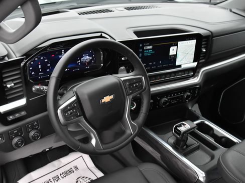 Used 2025 Chevrolet Silverado 1500 LTZ w/ Technology Package image 17