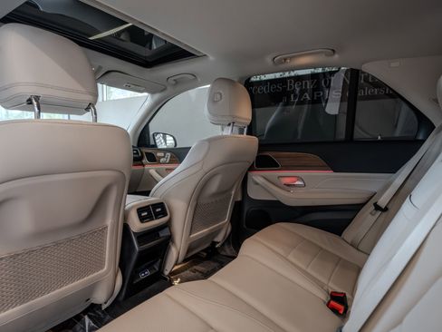 Certified 2025 Mercedes-Benz GLE 450e 4MATIC w/ Driver Assistance Package image 25