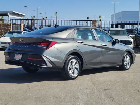 New 2026 Hyundai Elantra SE FWD image 4