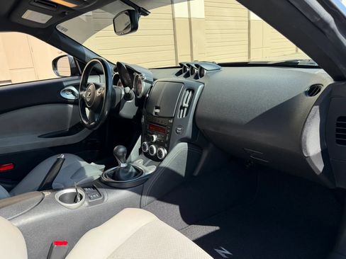 Used 2009 Nissan 370Z Touring w/ Sport Pkg RWD image 14