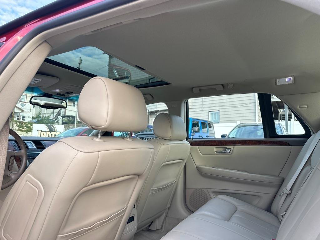 Used 2006 Cadillac DTS w/ Trunk Convenience Package FWD image 10