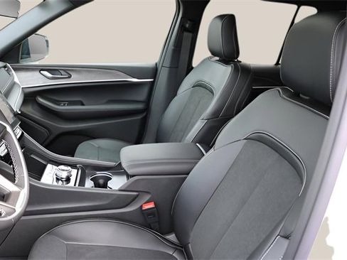 New 2026 Jeep Grand Cherokee Altitude image 12