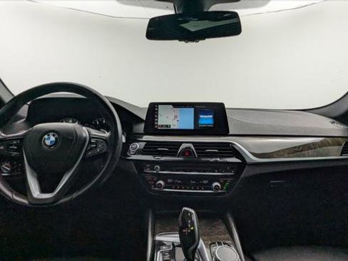 Used 2018 BMW 530i w/ Premium Package image 24