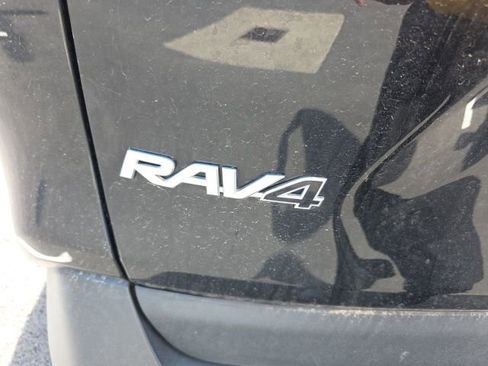 Used 2022 Toyota RAV4 LE image 8