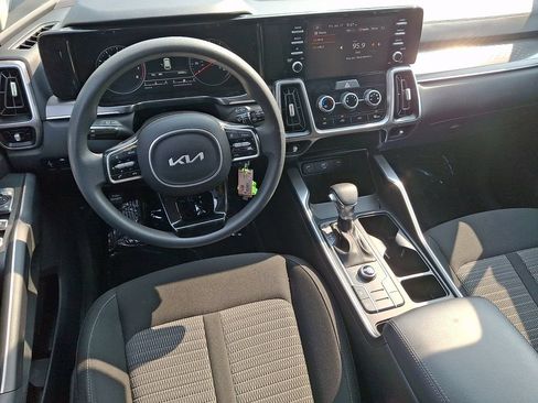 Certified 2023 Kia Sorento LX AWD/4WD image 11
