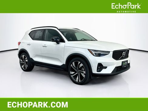 Used 2023 Volvo XC40 B5 Ultimate w/ Protection Package Premier AWD/4WD image 1