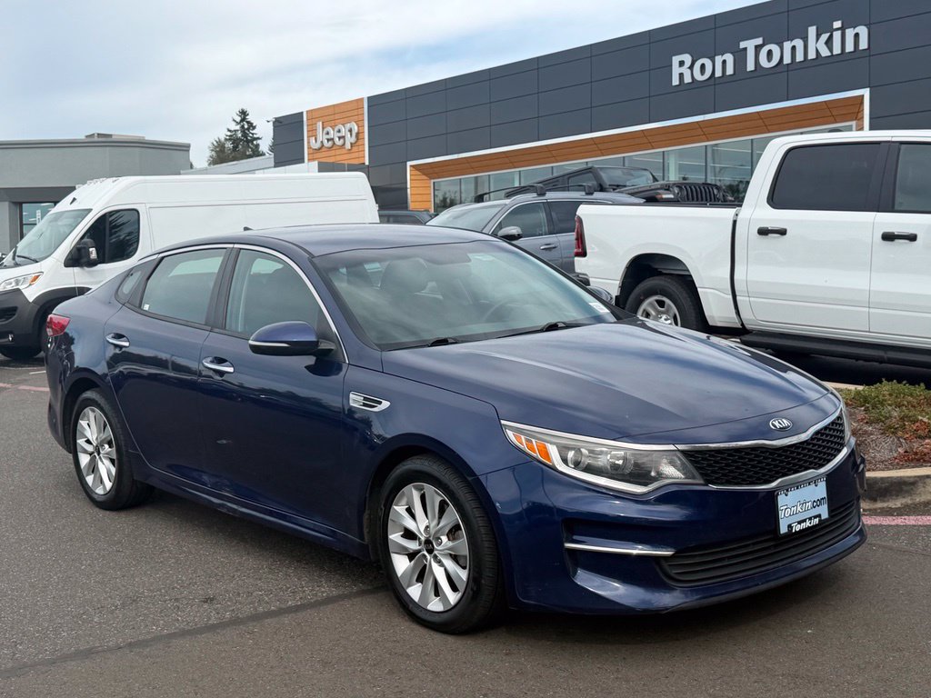 Used 2017 Kia Optima LX w/ Option Group 014 FWD image 2