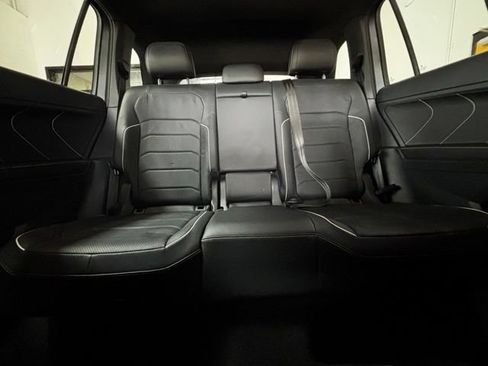 Certified 2022 Volkswagen Tiguan SEL R-Line AWD/4WD image 13