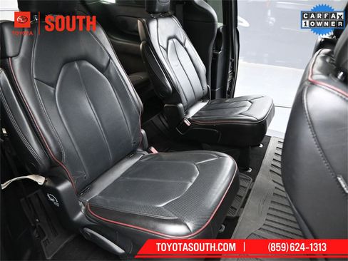 Used 2020 Chrysler Pacifica Limited image 24