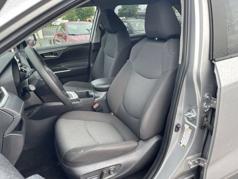 Used 2025 Toyota RAV4 XLE AWD/4WD image 14