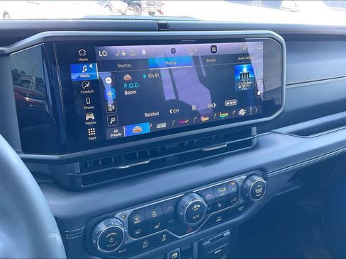 Used 2025 Jeep Gladiator Sport AWD/4WD image 24
