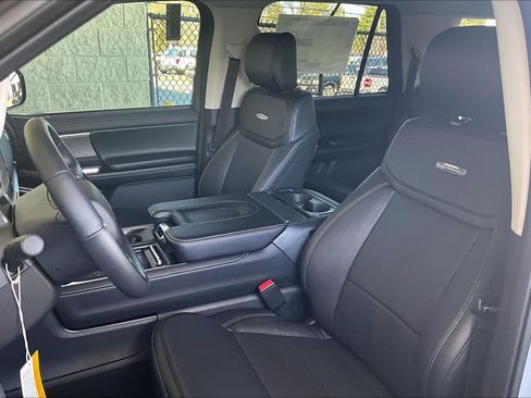 New 2025 Ford Expedition Max Platinum w/ Driver's Package image 9