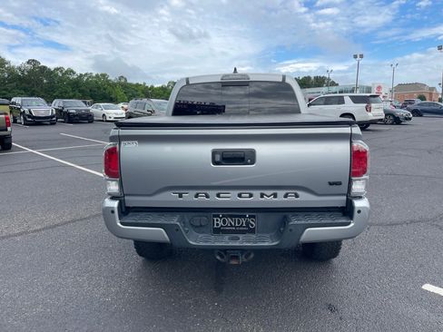 Used 2021 Toyota Tacoma TRD Off-Road w/ Technology Package AWD/4WD image 15