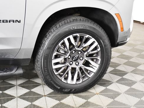 Used 2025 Chevrolet Suburban Z71 image 58