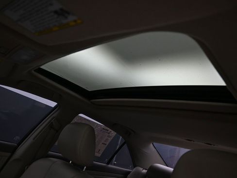 Used 2011 Toyota Camry Hybrid image 27