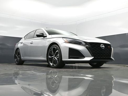 Used 2024 Nissan Altima 2.5 SR w/ SR Premium Package image 44