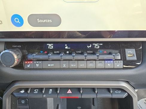 Used 2025 Toyota Tundra Limited image 26