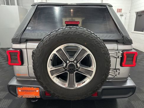 Used 2018 Jeep Wrangler Unlimited Sahara AWD/4WD image 9