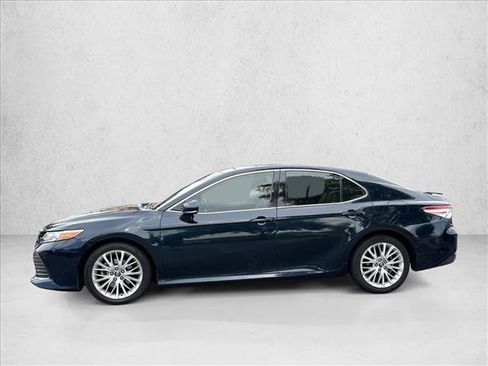 Used 2018 Toyota Camry XLE FWD image 8