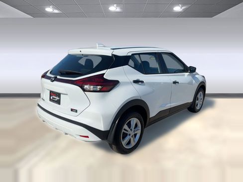 New 2025 Nissan Kicks Play S image 9