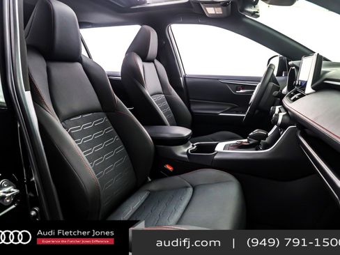 Used 2025 Toyota RAV4 SE image 7