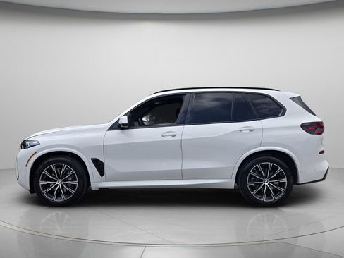 Used 2026 BMW X5 sDrive40i w/ Executive Package RWD image 3
